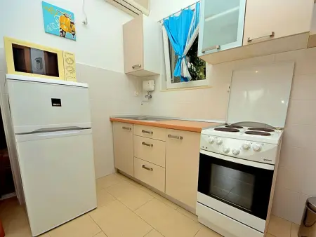 Maison Keti à Sumartin, 200 m de la mer : photo 5