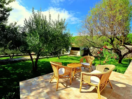 Maison Keti à Sumartin, 200 m de la mer : photo 14