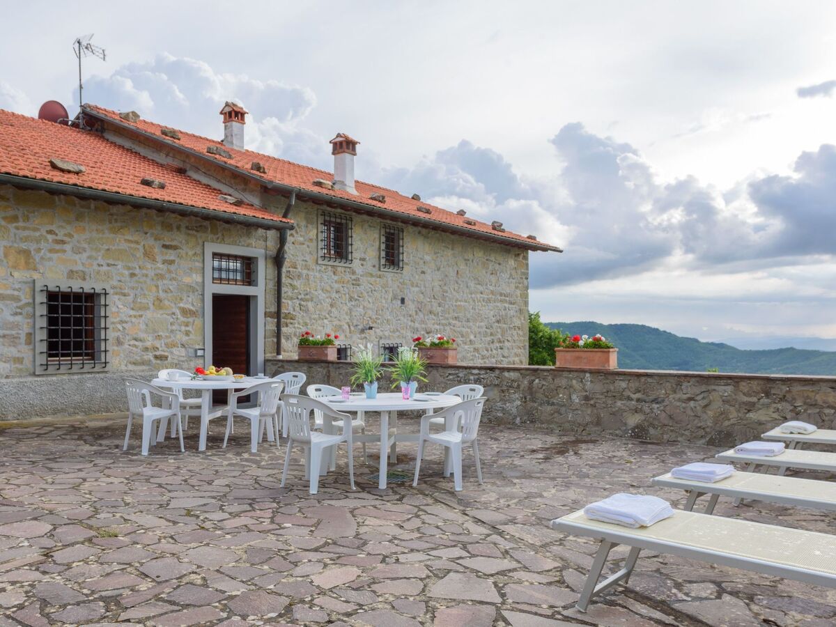 Apartment Giulia, Tuscany – Terrace & Valley View - Photo 10