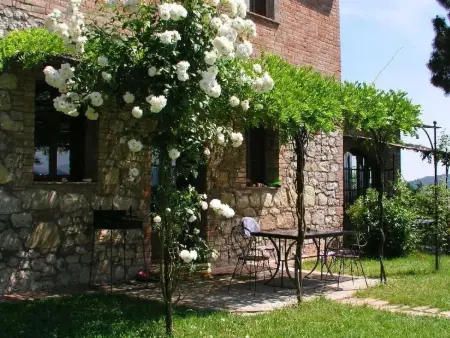 Appartement 4 pers. avec pergola privée à Monteleone d'Orvieto