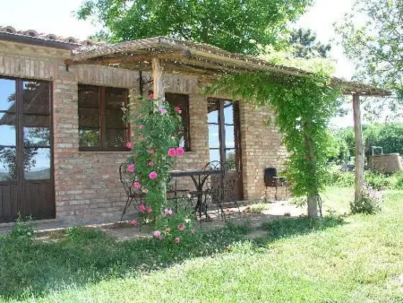 Location appartement à Monteleone d'Orvieto, mit großer eigener Laube und Holzofen