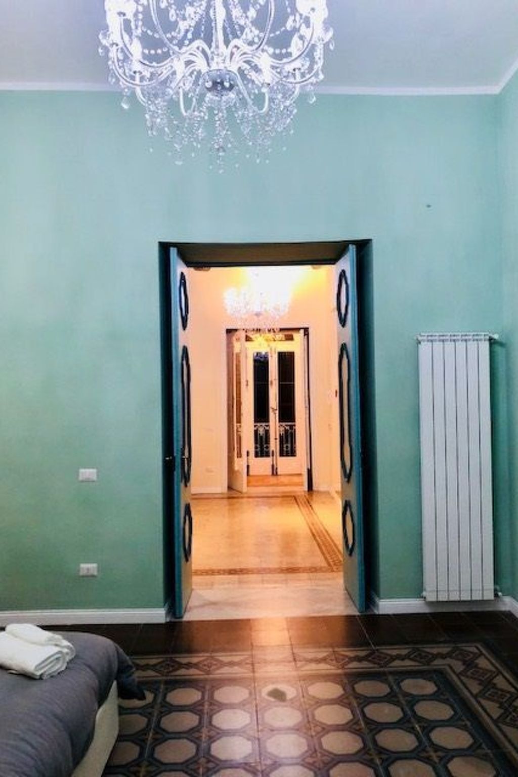 Grand appartement face à la Cathédrale de Naples - Photo 3