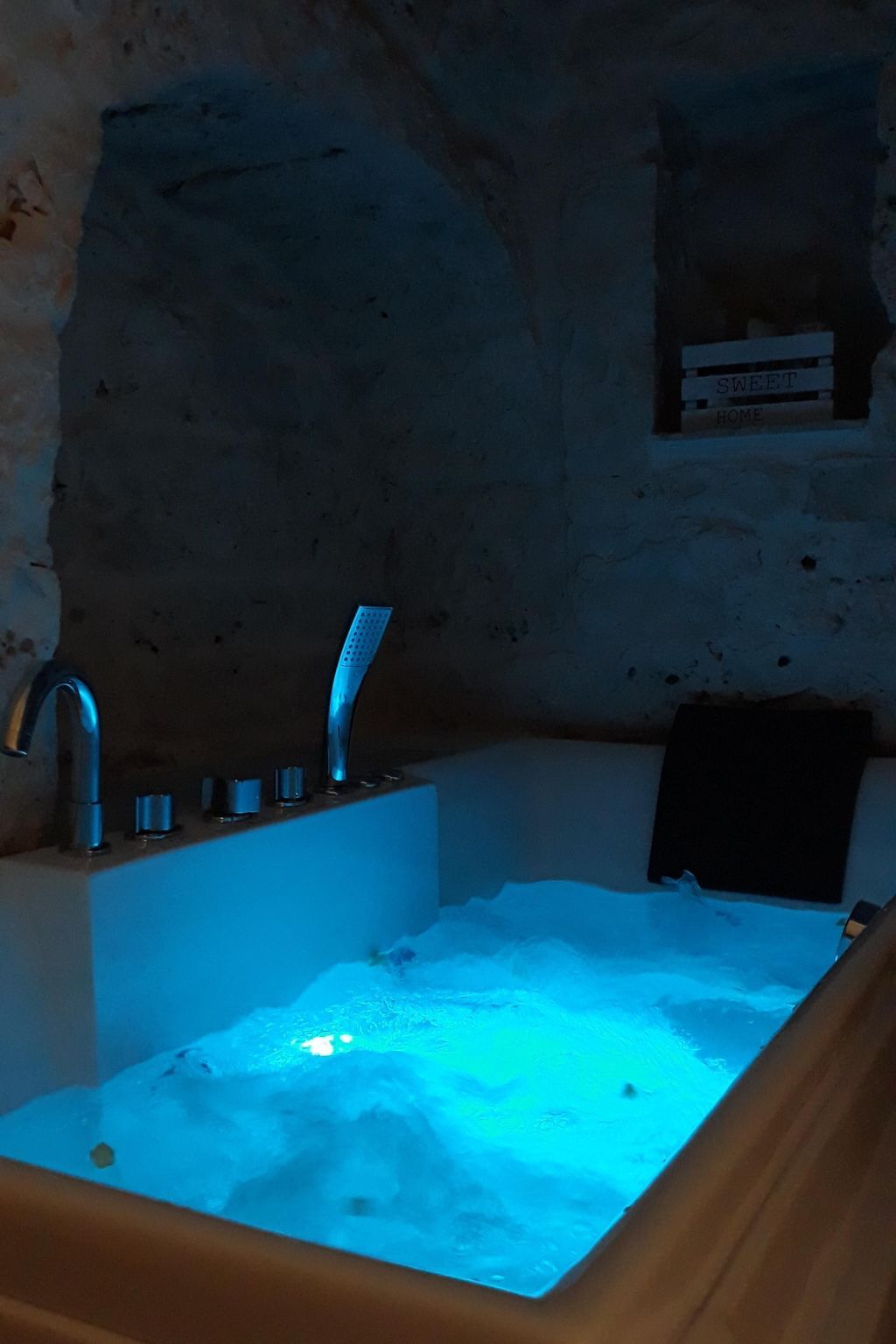 Trullo en pierre et villa blanche avec jacuzzi - Photo 5