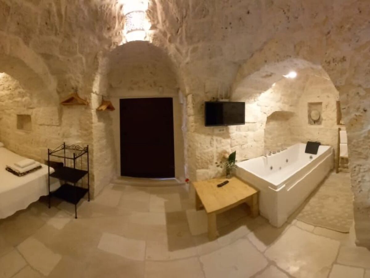 Trullo en pierre et villa blanche avec jacuzzi - Photo 16