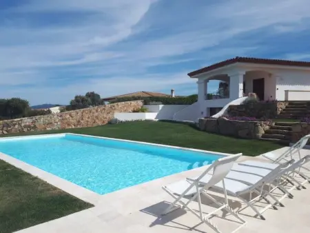 Location maison à Bassacutena, Villa Smeralda mit privatem Pool und atemberaubendem Blick auf den Maddalena-Ar
