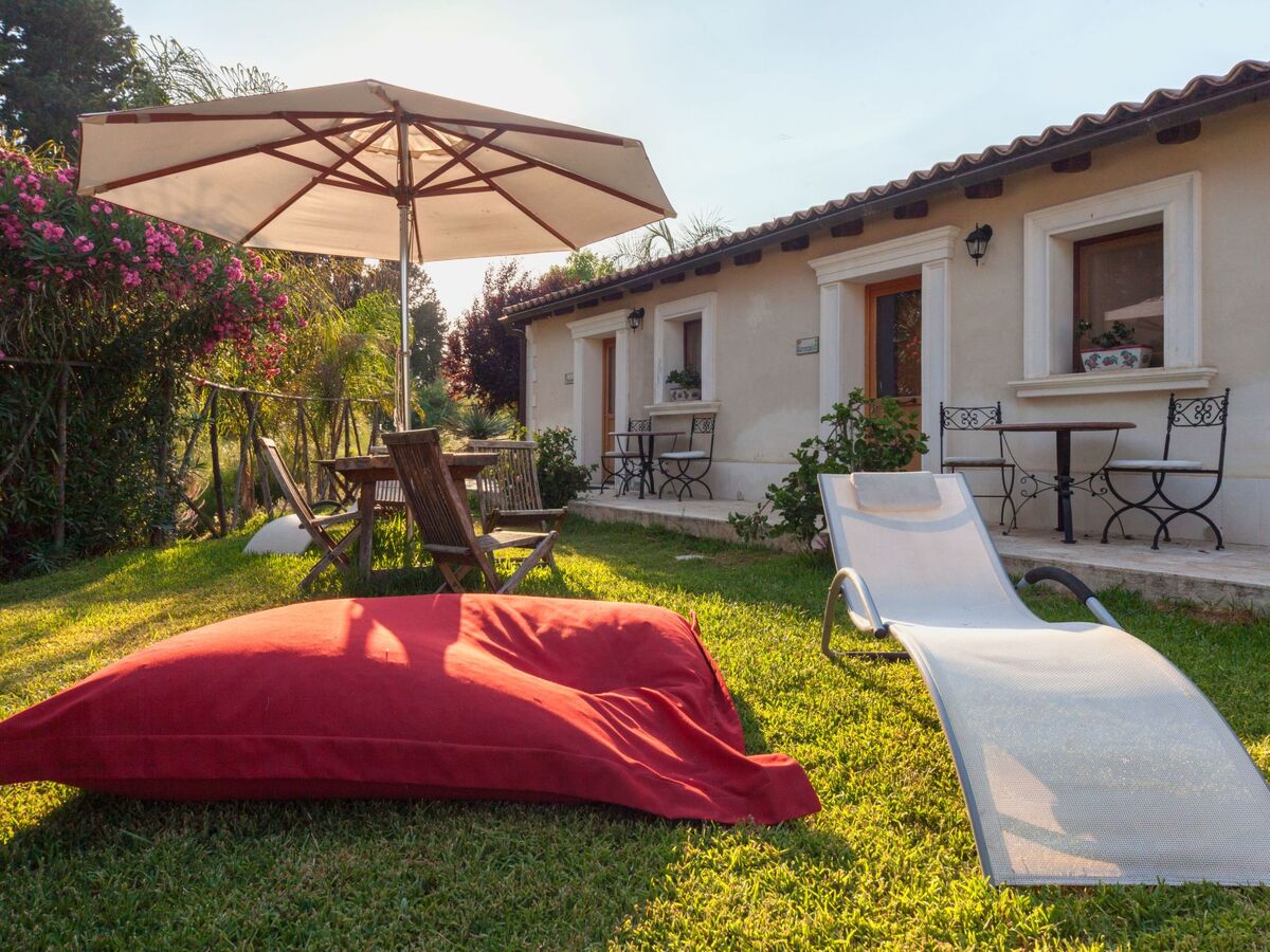 Villa dei Papiri – Chambre avec jardin privé à Fontane Bianche - Photo 4