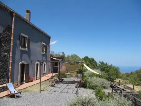 Casa Etnea  mit Terrasse, Maison 8 personnes à Trecastagni - Photo 2