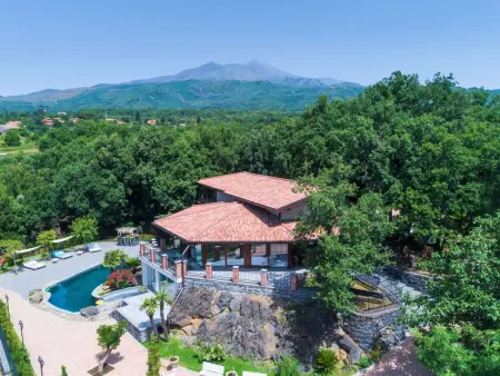 Location maison à Trecastagni, Ferienvilla mit privatem Pool