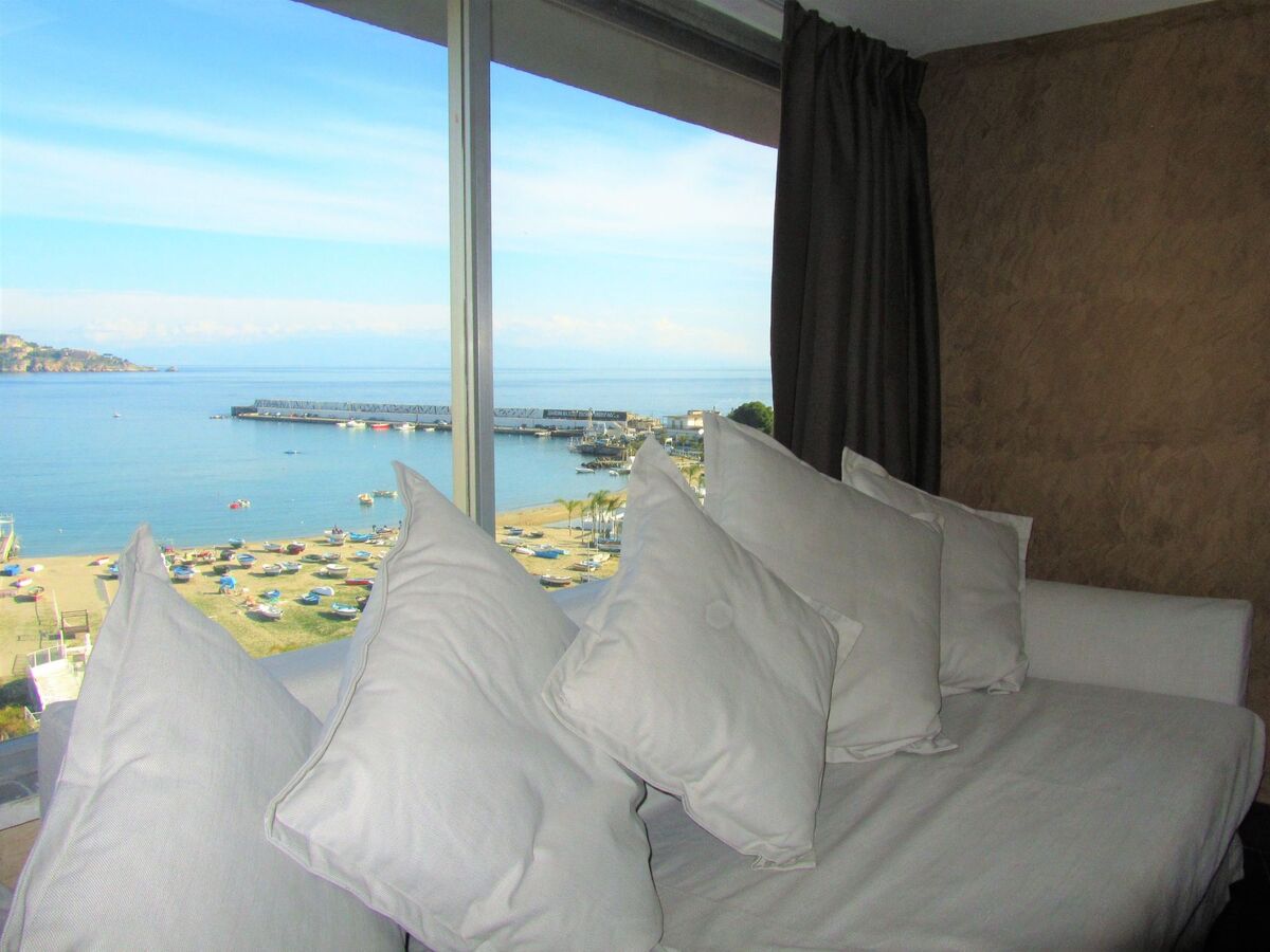 Appartement vue 270° sur la baie, 5e étage à Giardini-Naxos - Photo 17