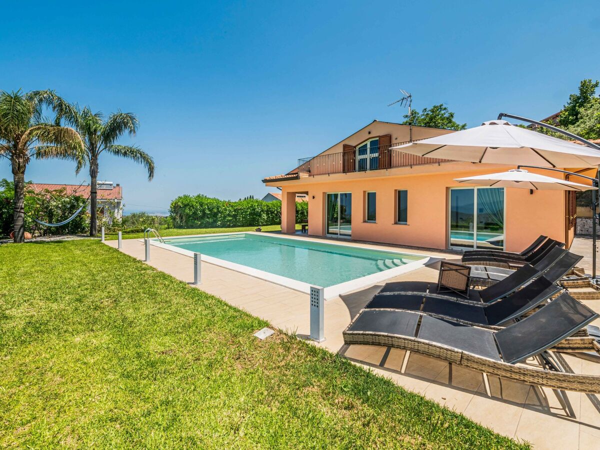 Villa Malú à Castroreale, piscine chauffée et vue sur les Îles Éoliennes - Photo 1