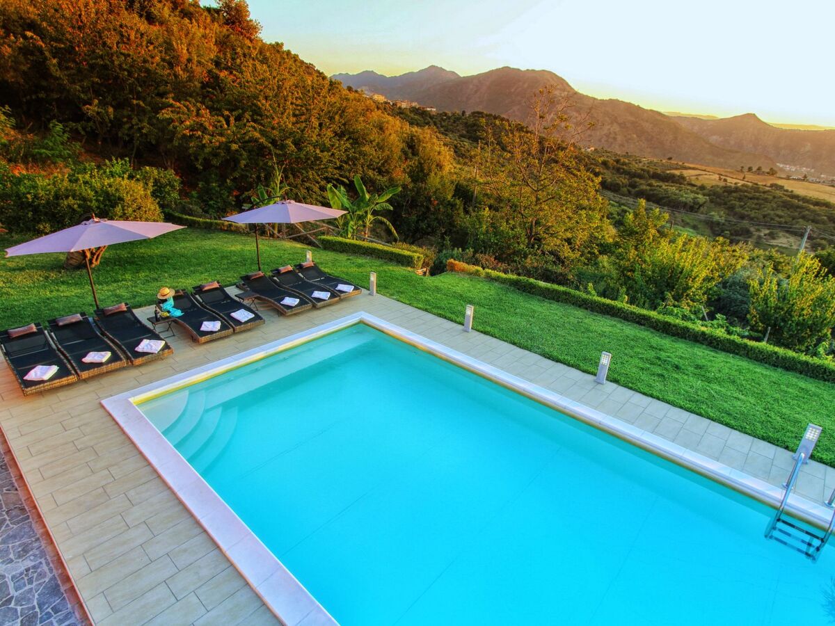 Villa Malú à Castroreale, piscine chauffée et vue sur les Îles Éoliennes - Photo 40