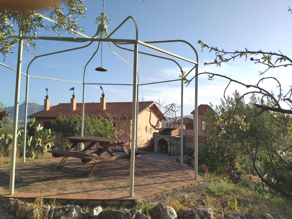 Manderino-Panoramasuite mit Park und Pool - Photo 45