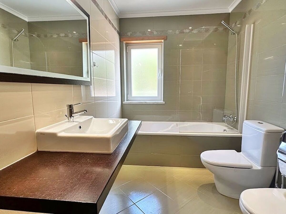 Maison Heilige Efigenie, 200m de la plage Porto das Barcas - Photo 12