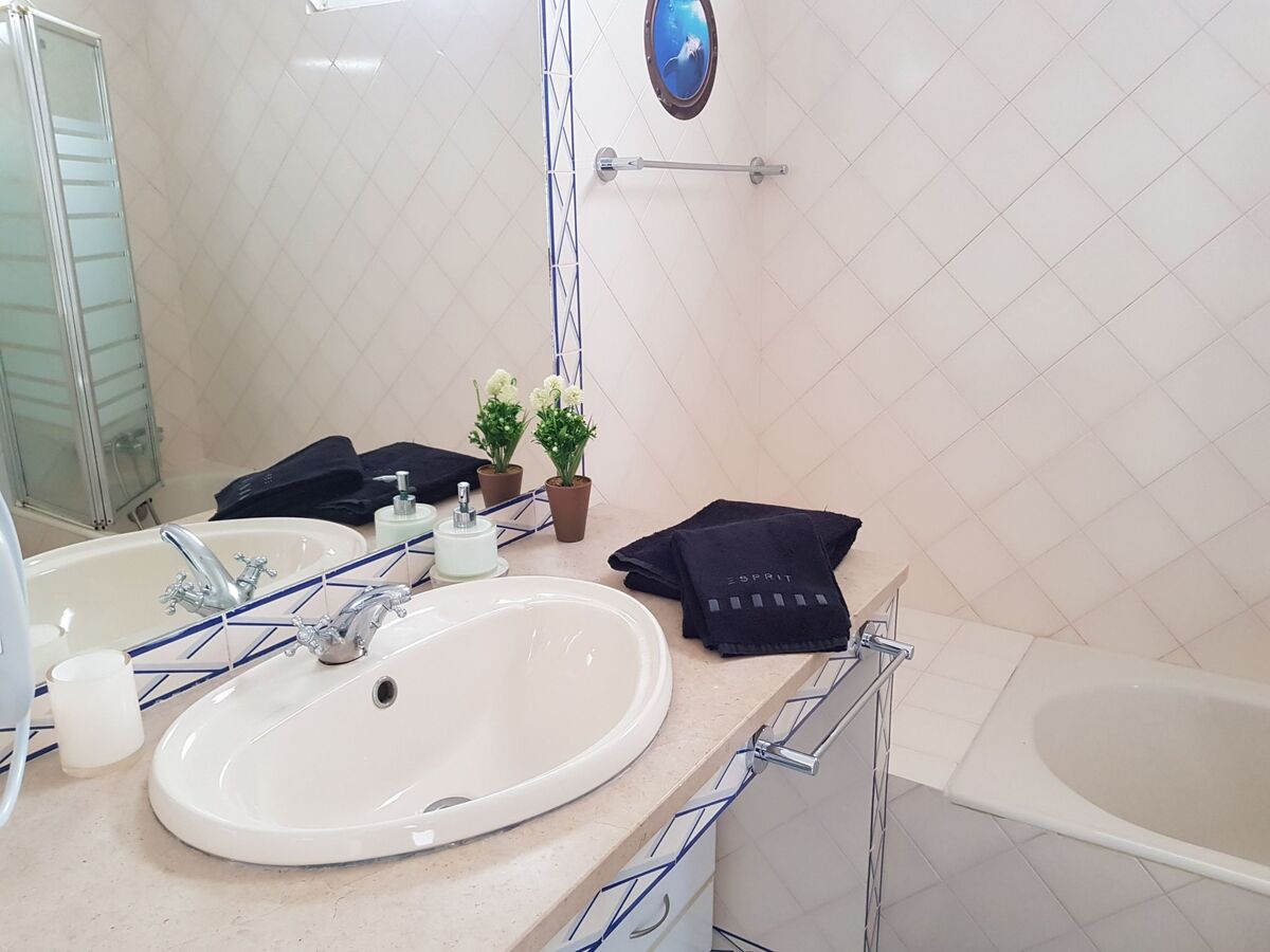 Maison à Lagos : terrasse privée, 2 piscines, plage à 700 m - Photo 36