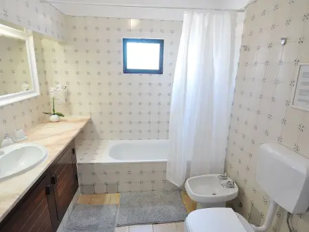 Maison de 3 chambres à 60 m de la plage, Porches : photo 11