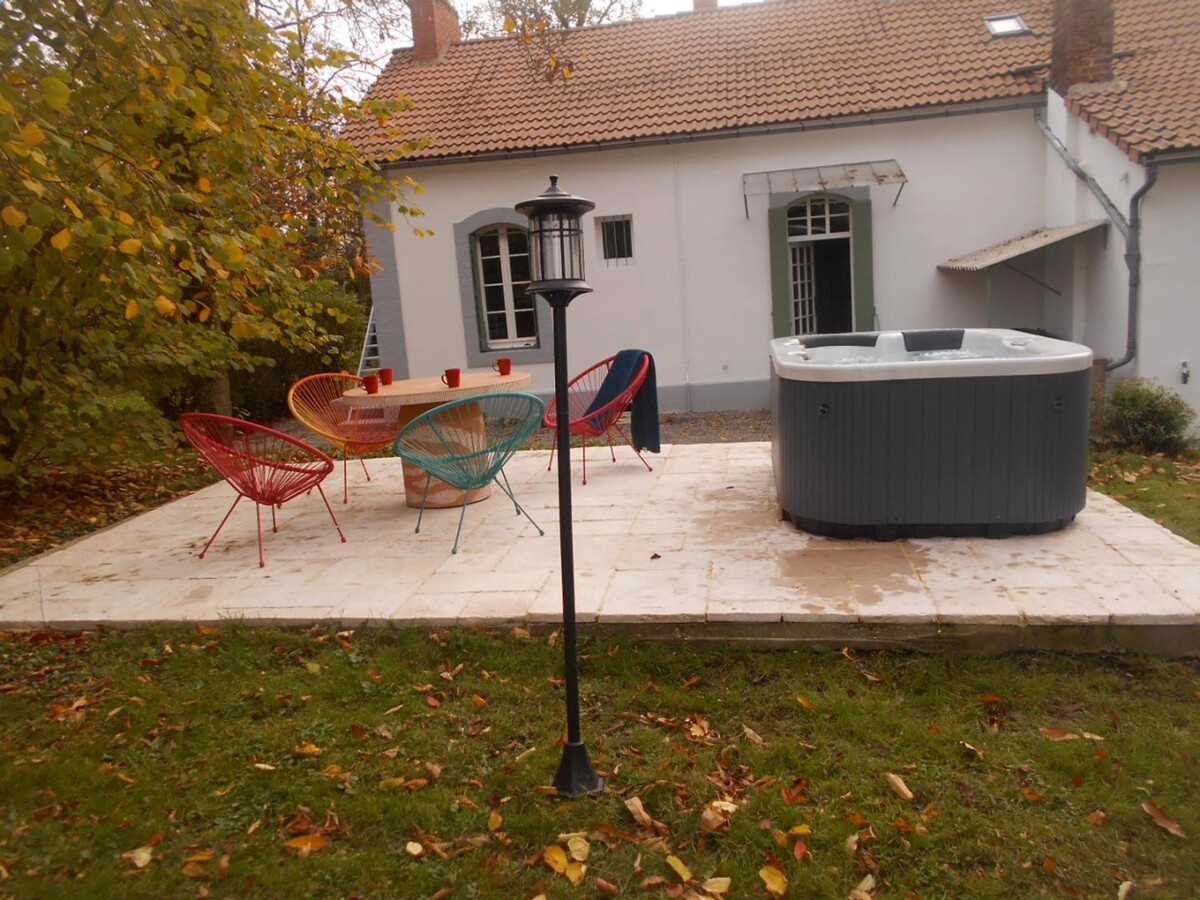 Gîte L'Ouche : spa, étang privatif et chevaux à Bézenet - Photo 1
