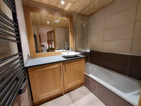 Appartement 60m² balcon montagne, parking couvert inclus : photo 11