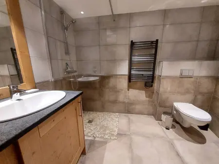 Appartement 60m² balcon montagne, parking couvert inclus : photo 15