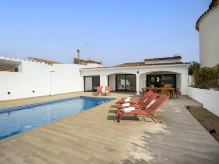 Villa rénovée 3 chambres, piscine et amarre à Empuriabrava - Photo 2