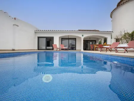 Villa rénovée 3 chambres, piscine et amarre à Empuriabrava - Photo 6