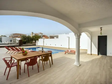 Villa rénovée 3 chambres, piscine et amarre à Empuriabrava - Photo 7