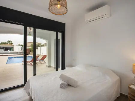 Villa rénovée 3 chambres, piscine et amarre à Empuriabrava - Photo 21