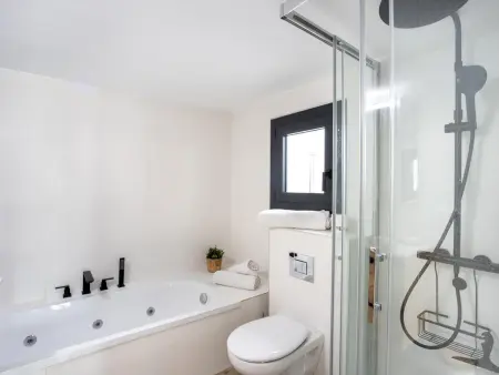 Villa rénovée 3 chambres, piscine et amarre à Empuriabrava - Photo 26