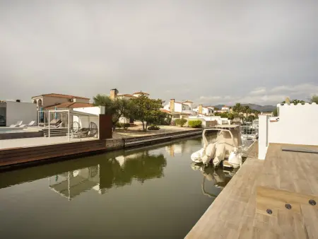 Villa rénovée 3 chambres, piscine et amarre à Empuriabrava - Photo 30