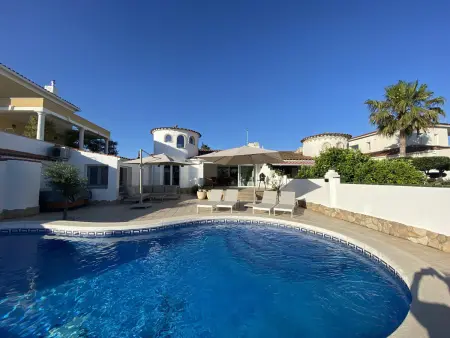 Charmante villa rénovée avec piscine privée, Empuriabrava : photo 2