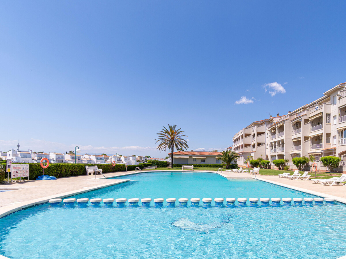 Appartement lumineux à Empuriabrava, piscine et terrasse - Photo 9