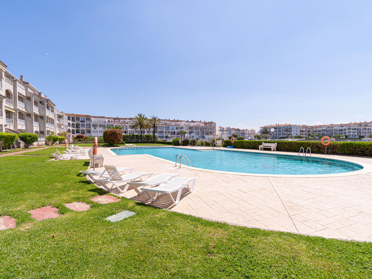 Appartement lumineux à Empuriabrava, piscine et terrasse - Photo 10