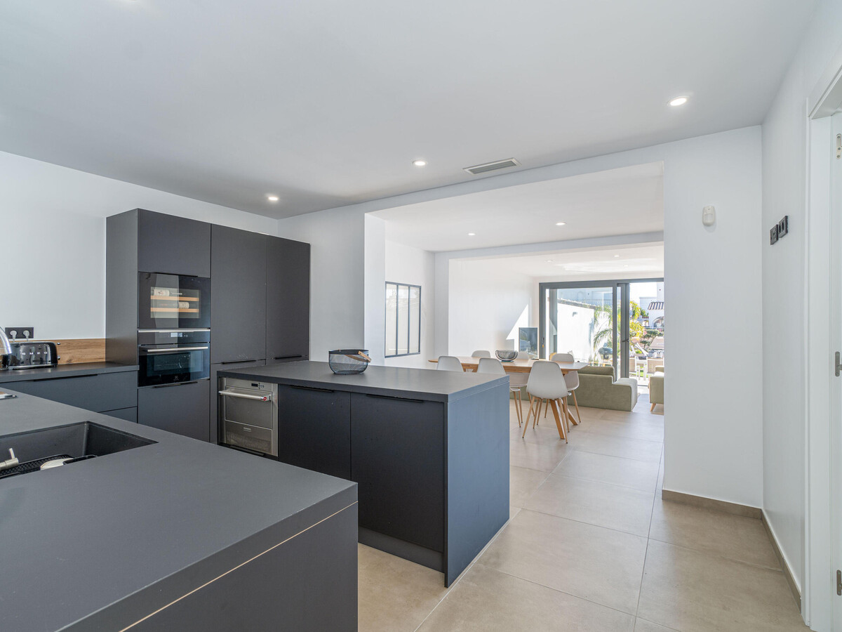 Villa moderne 8 pers. avec piscine chauffée et appontement privé - Photo 14