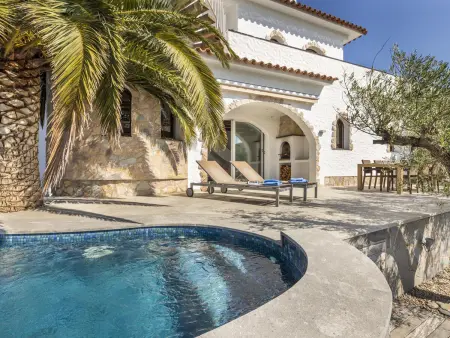 Location maison à Empuriabrava, Charmante Maison de Pêcheur avec Piscine Privée et Amarrage à Empuriabrava