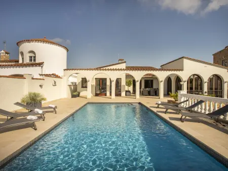 Villa de rêve au bord du canal : 5 chambres, piscine, dock et parking - Photo 1