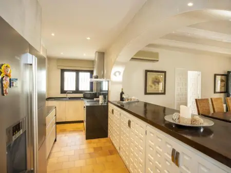 Villa de rêve au bord du canal : 5 chambres, piscine, dock et parking - Photo 16