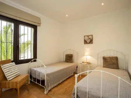 Villa de rêve au bord du canal : 5 chambres, piscine, dock et parking - Photo 23