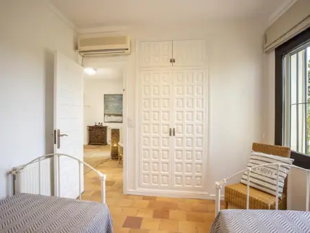 Villa de rêve au bord du canal : 5 chambres, piscine, dock et parking - Photo 24