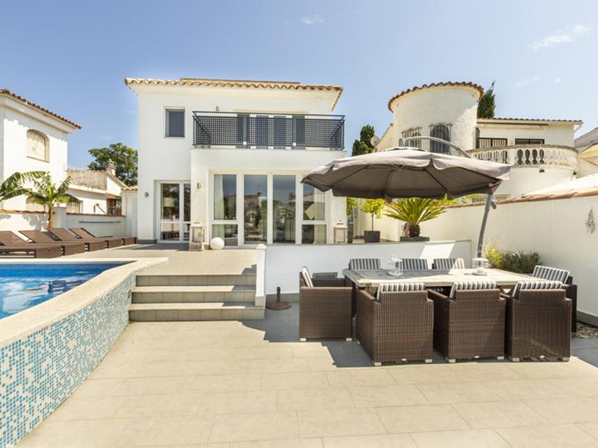 Villa moderne Empuriabrava, piscine chauffée et amarrage - Photo 3
