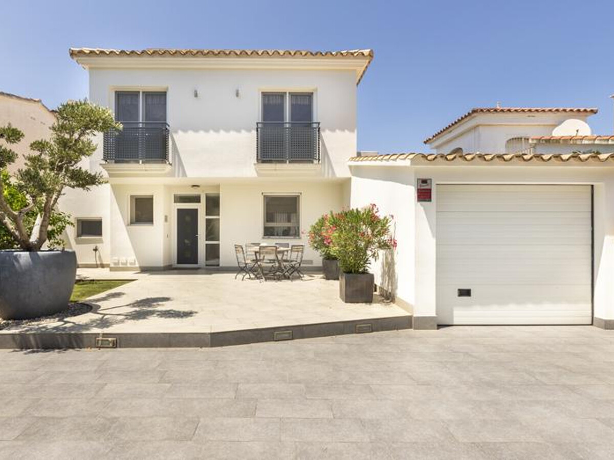 Villa moderne Empuriabrava, piscine chauffée et amarrage - Photo 4
