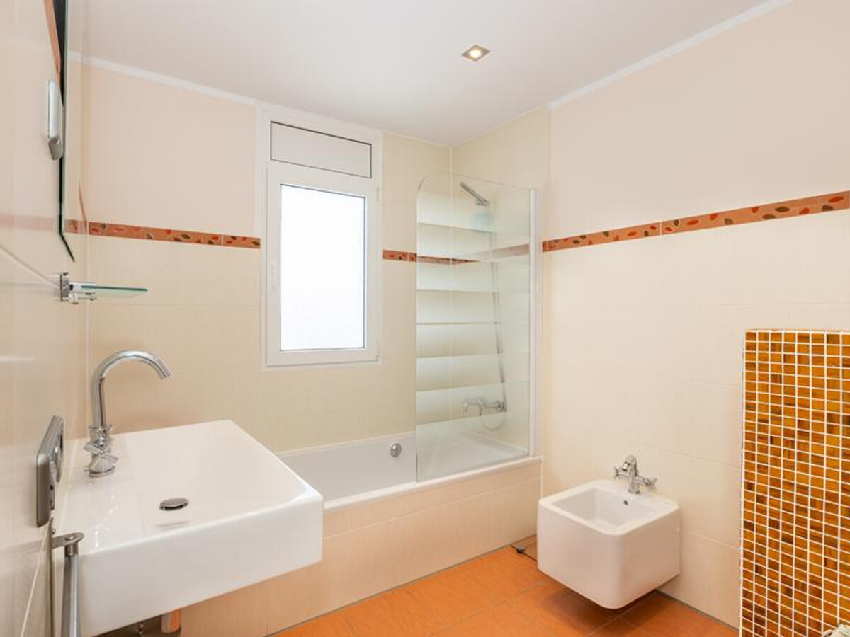 Villa moderne Empuriabrava, piscine chauffée et amarrage - Photo 22