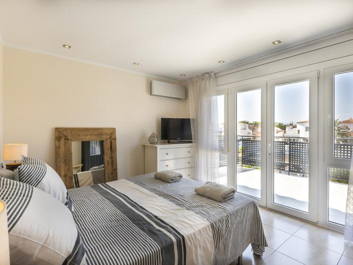 Villa moderne Empuriabrava, piscine chauffée et amarrage - Photo 26