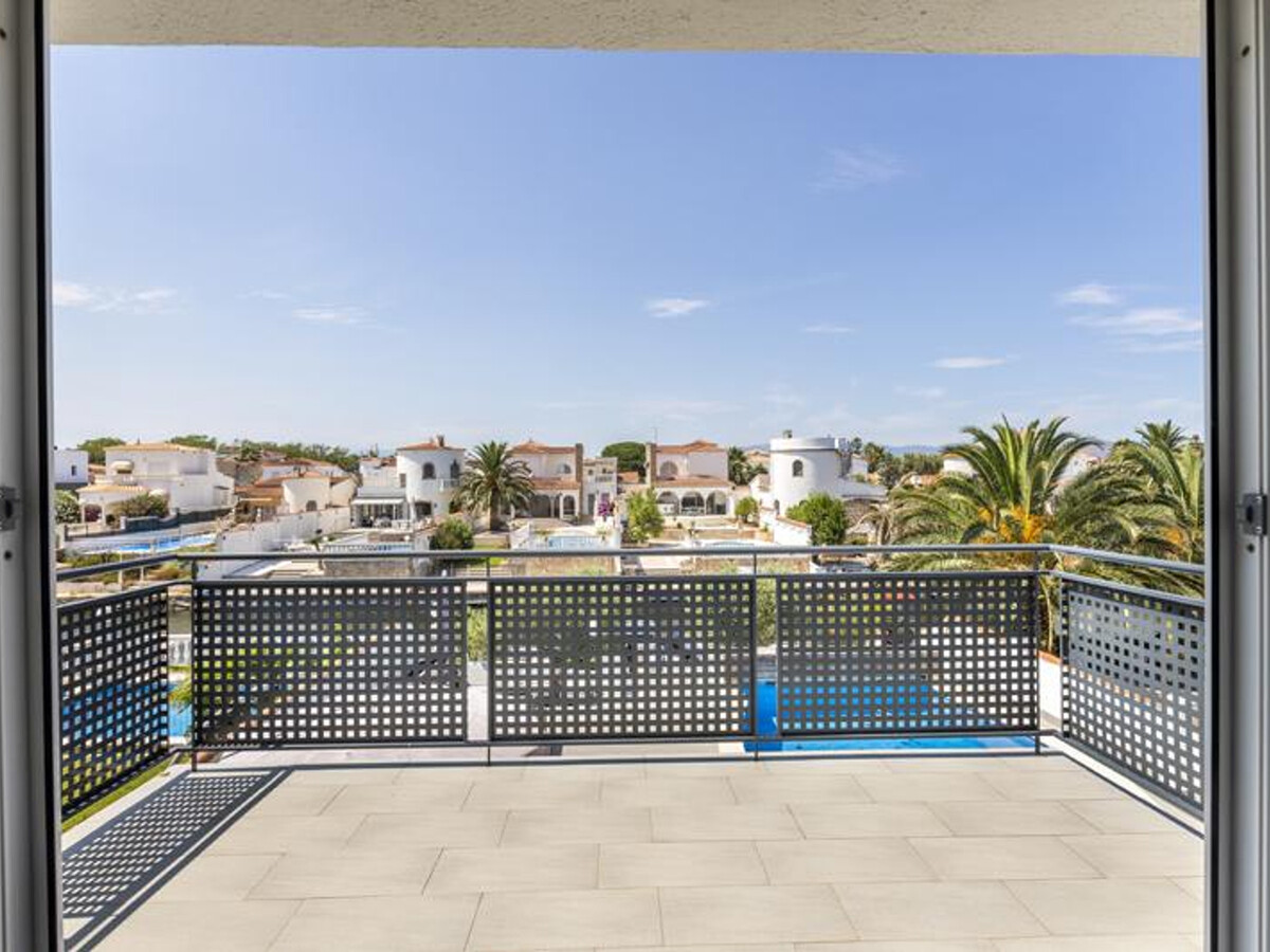 Villa moderne Empuriabrava, piscine chauffée et amarrage - Photo 28