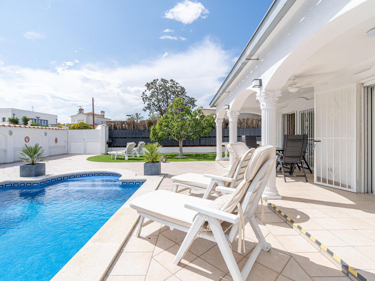 Villa 3 chambres piscine 4x8m à Empuriabrava - Photo 8