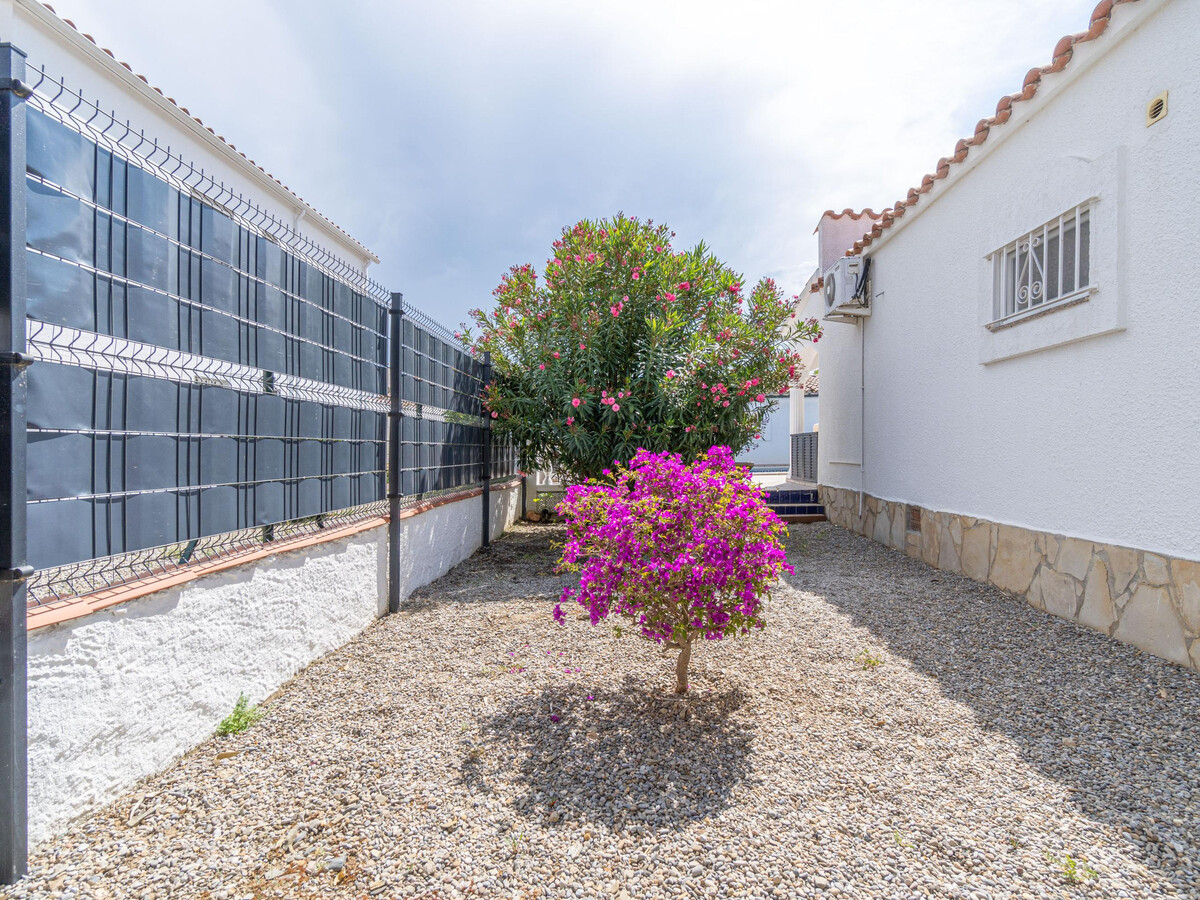 Villa 3 chambres piscine 4x8m à Empuriabrava - Photo 10