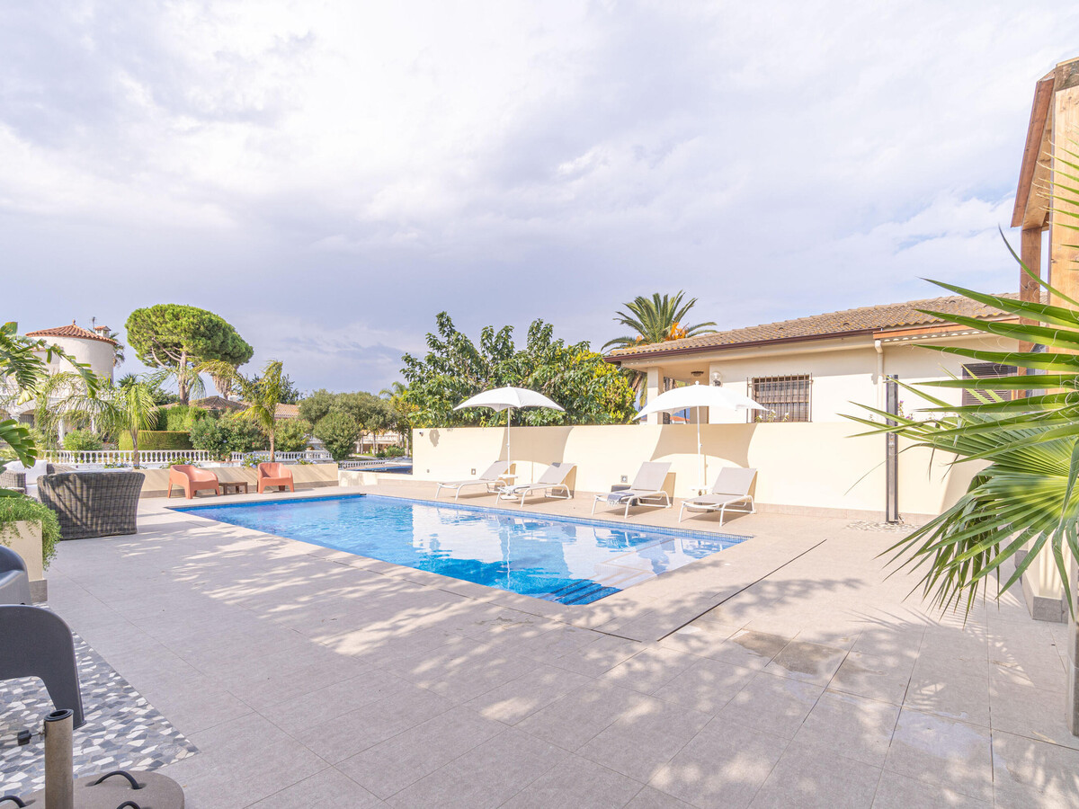 Villa 4 chambres avec piscine privée et amarre à Empuriabrava - Photo 2