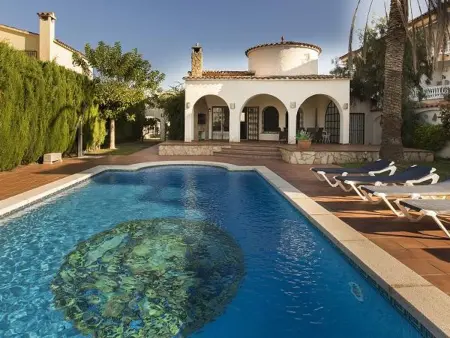 Location maison à Empuriabrava, Villa au canal avec piscine, 3 chambres et amarrage privé