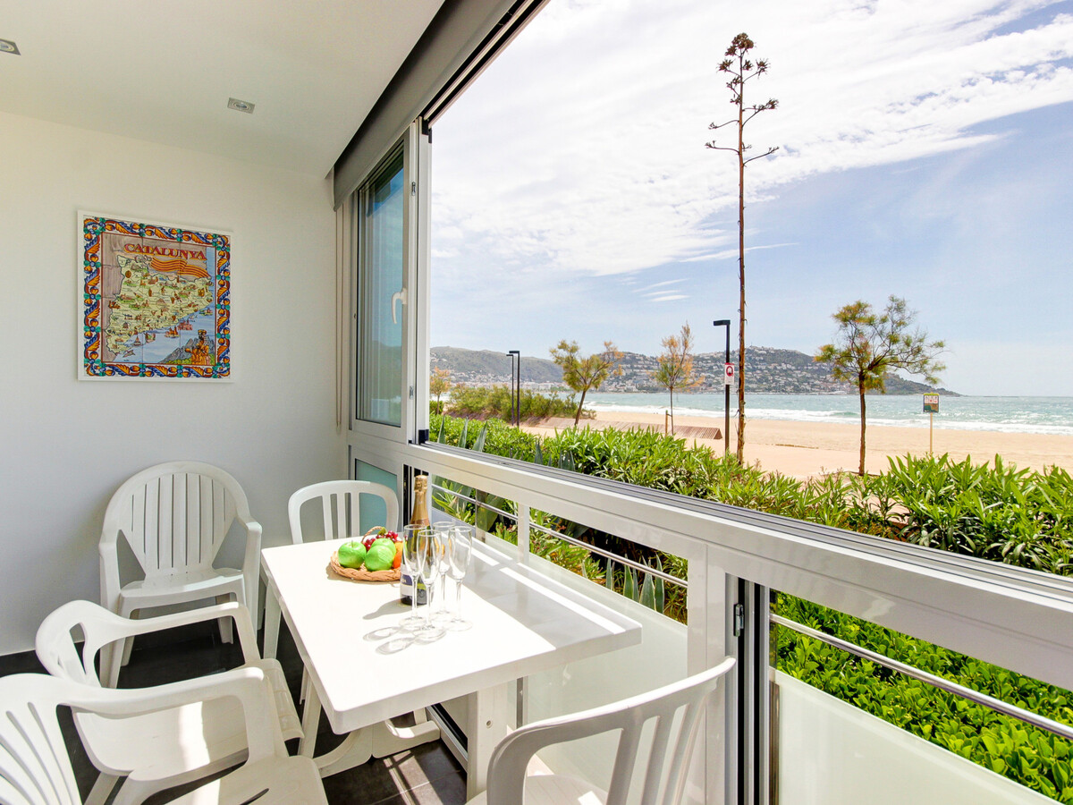 Appartement 2 chambres en première ligne de plage à Roses - Photo 1