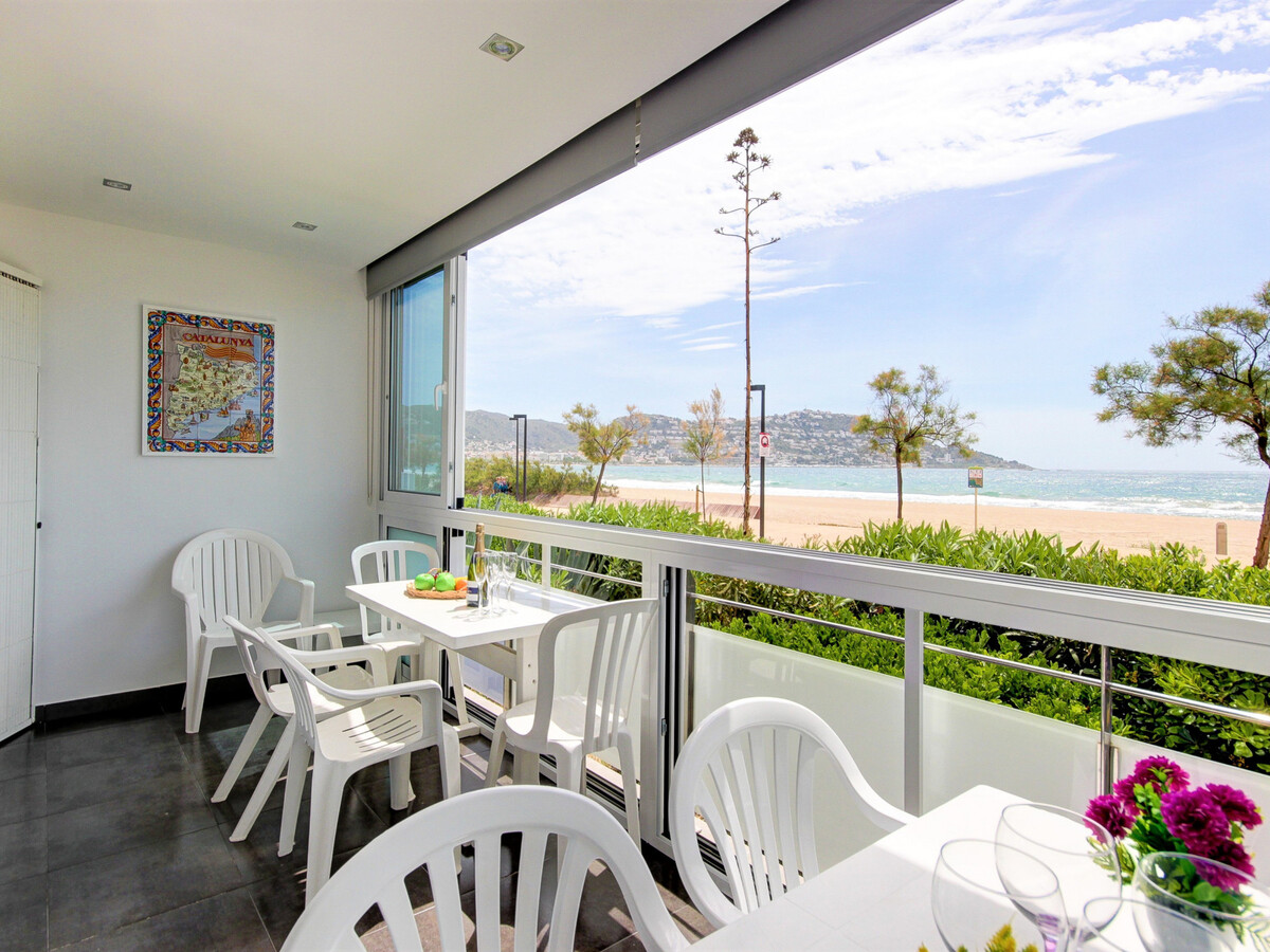 Appartement 2 chambres en première ligne de plage à Roses - Photo 2