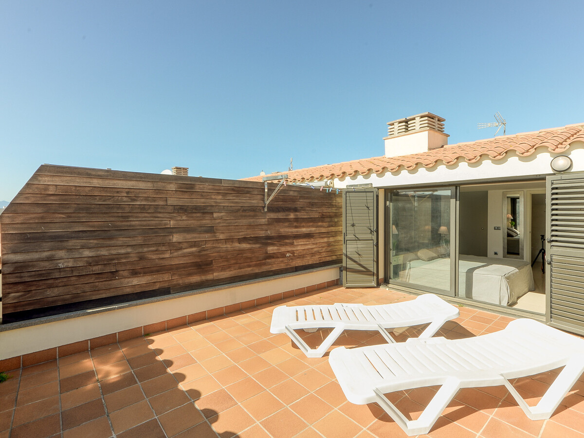 Penthouse duplex vue mer, piscine et garage à Roses - Photo 3