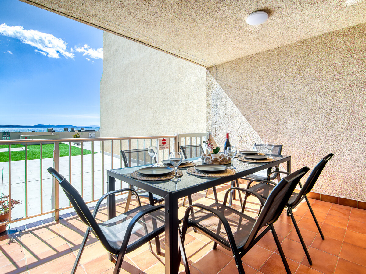 Appartement 3 chambres Roses, terrasse avec vue mer - Photo 3